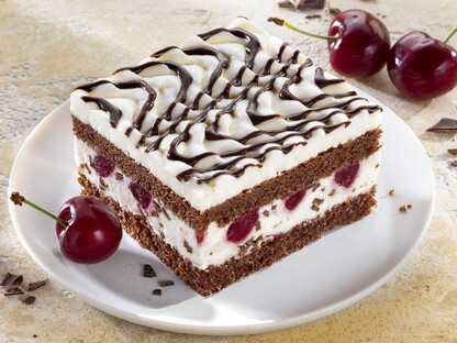 Stracciatella-Kirsch-Kuchenstück